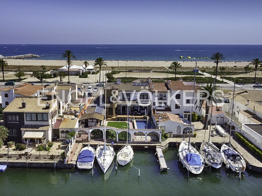 5 soveværelse Villa til salg i Empuriabrava med swimmingpool garage - € 2.250.000 (Ref: 9005774)