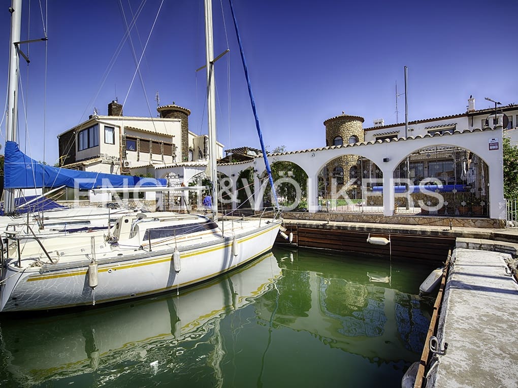 5 soveværelse Villa til salg i Empuriabrava med swimmingpool garage - € 2.250.000 (Ref: 9005774)