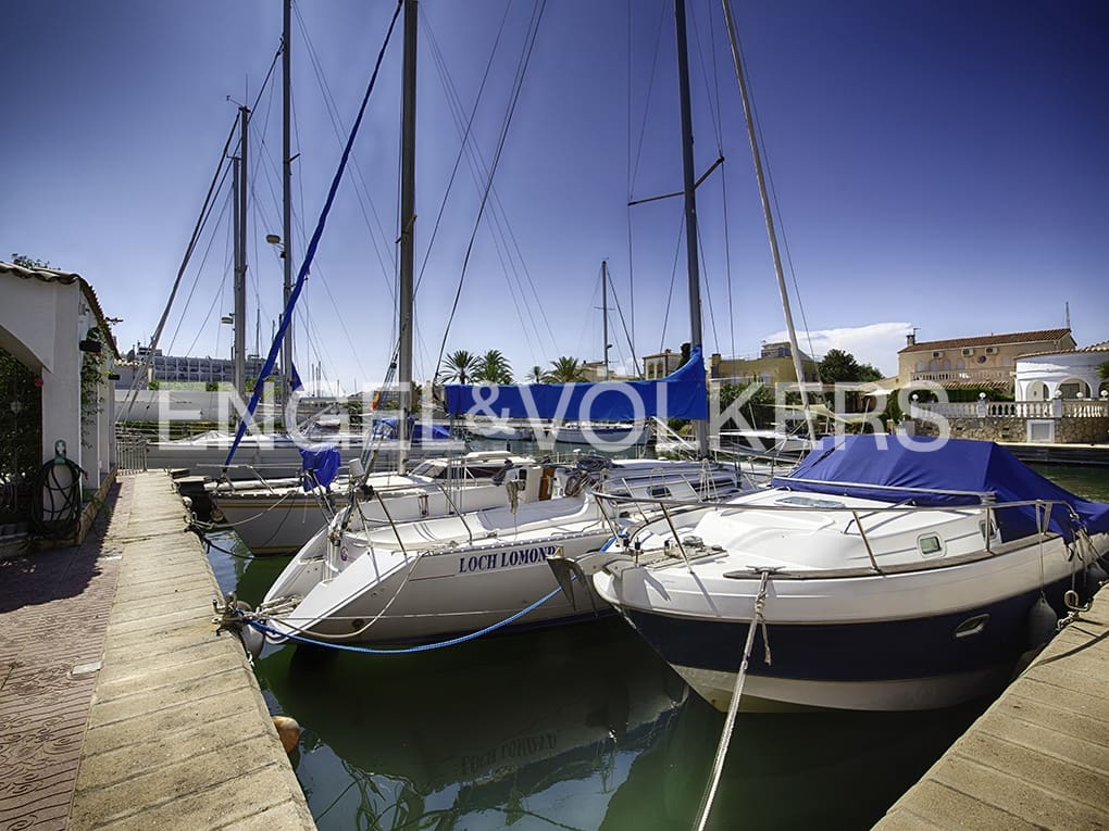 5 soveværelse Villa til salg i Empuriabrava med swimmingpool garage - € 2.250.000 (Ref: 9005774)