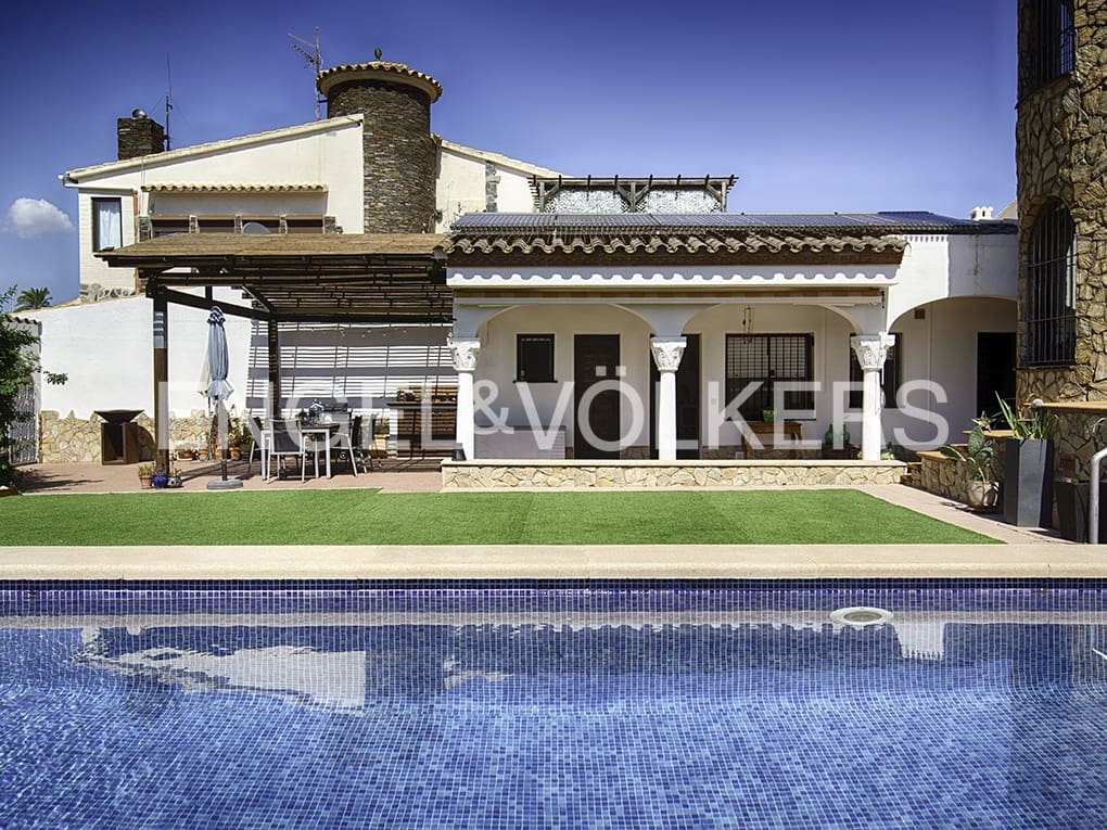 5 soveværelse Villa til salg i Empuriabrava med swimmingpool garage - € 2.250.000 (Ref: 9005774)