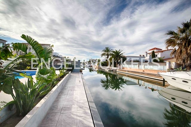 4 makuuhuone Huvila myytävänä paikassa Empuriabrava, Castelló d'Empúries mukana uima-altaan 
autotalli - 1 300 000 € (Ref: 9005776)