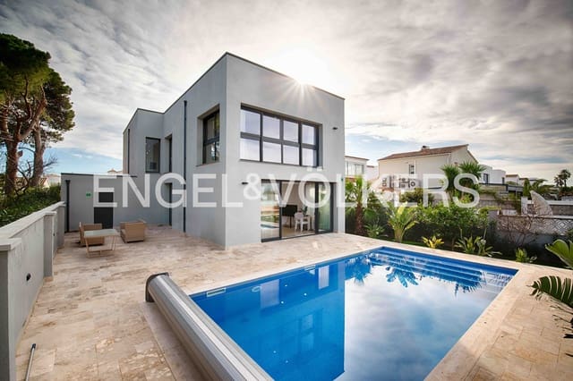 4 makuuhuone Huvila myytävänä paikassa Empuriabrava, Castelló d'Empúries mukana uima-altaan 
autotalli - 1 300 000 € (Ref: 9005776)