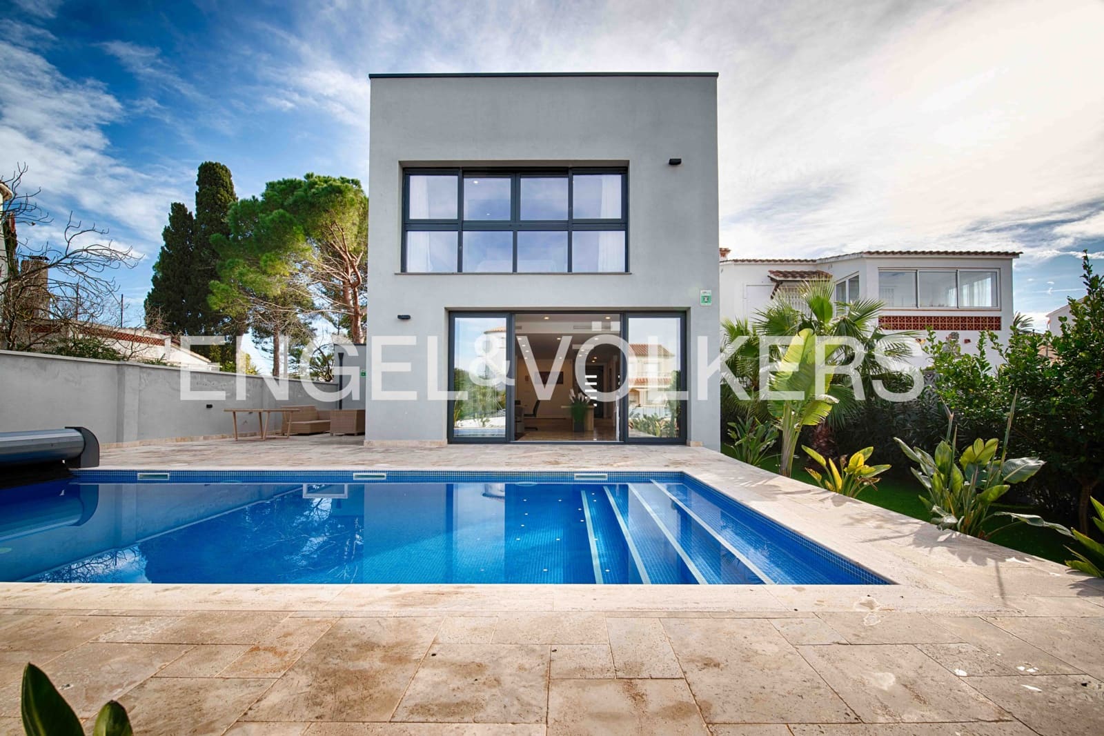 4 makuuhuone Huvila myytävänä paikassa Empuriabrava mukana uima-altaan 
autotalli - 1 300 000 € (Ref: 9005776)