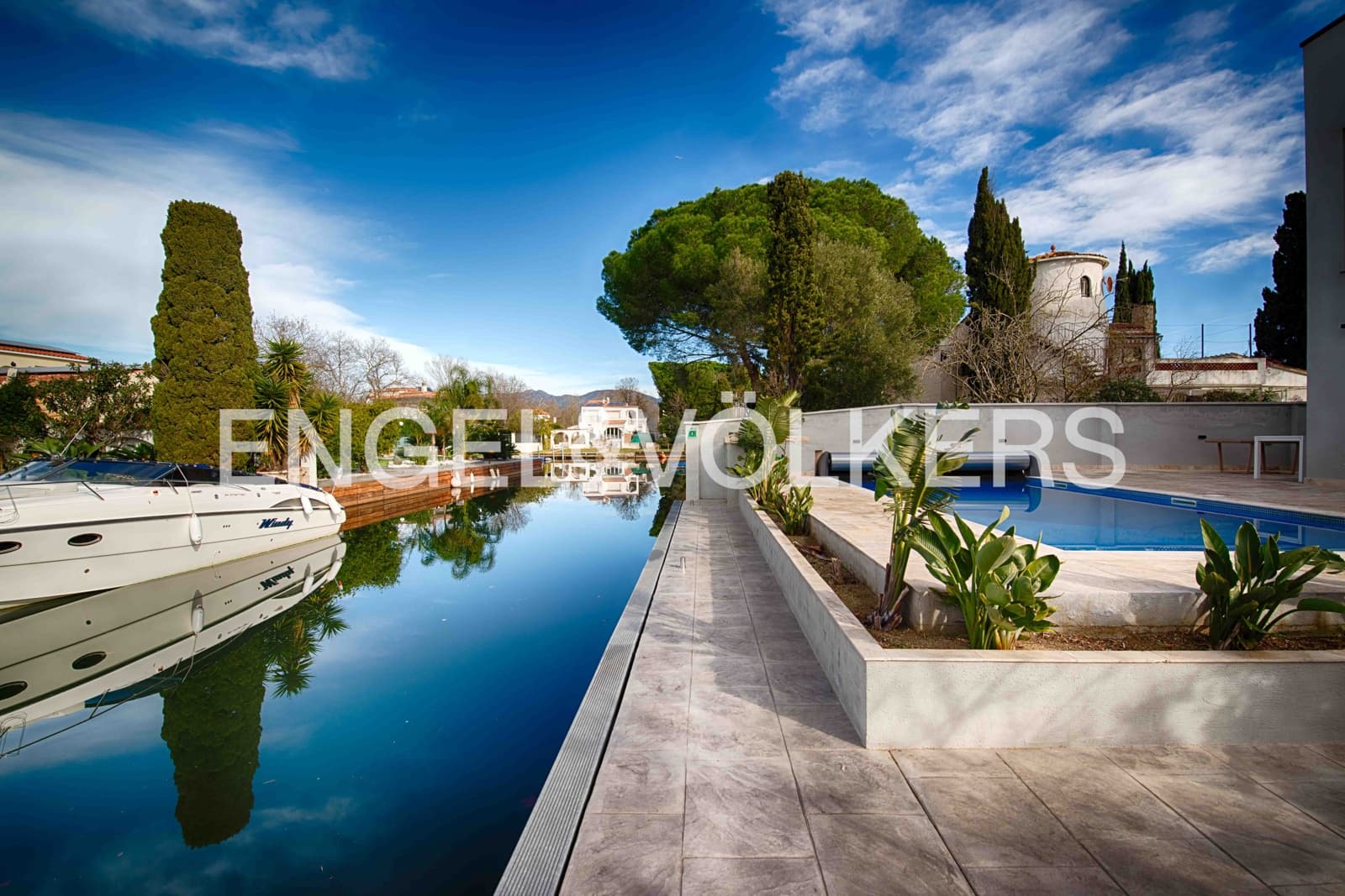 4 makuuhuone Huvila myytävänä paikassa Empuriabrava mukana uima-altaan 
autotalli - 1 300 000 € (Ref: 9005776)