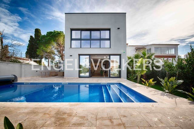 4 makuuhuone Huvila myytävänä paikassa Empuriabrava, Castelló d'Empúries mukana uima-altaan 
autotalli - 1 300 000 € (Ref: 9005776)