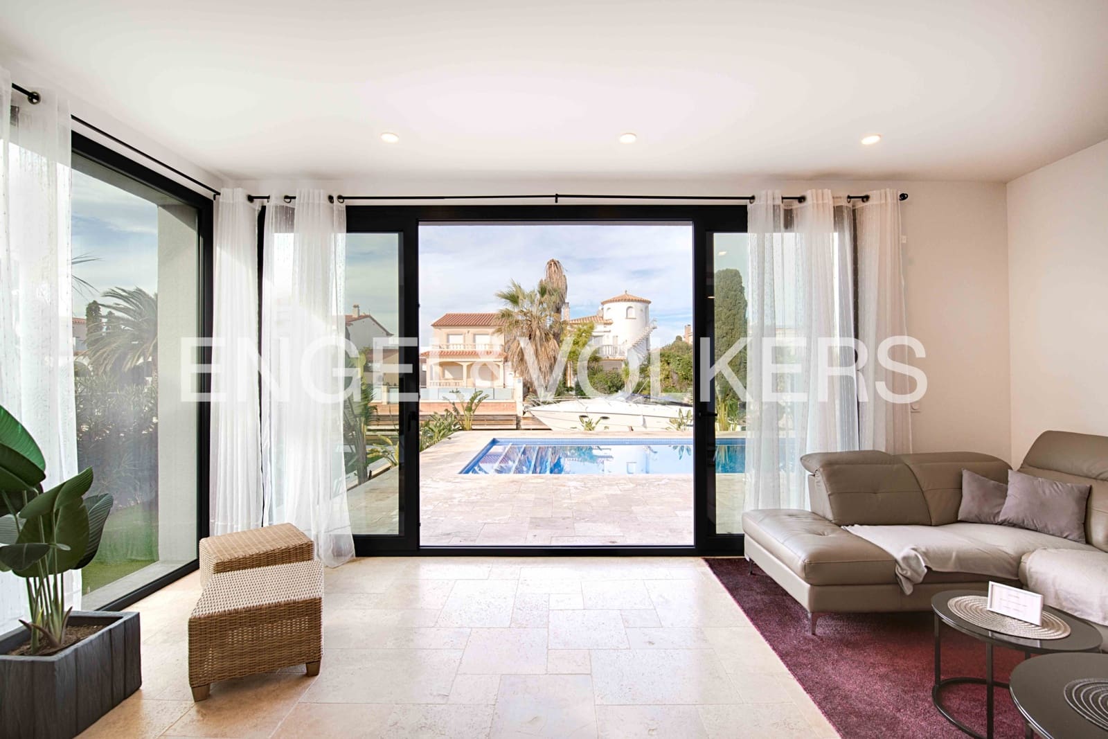 4 makuuhuone Huvila myytävänä paikassa Empuriabrava mukana uima-altaan 
autotalli - 1 300 000 € (Ref: 9005776)