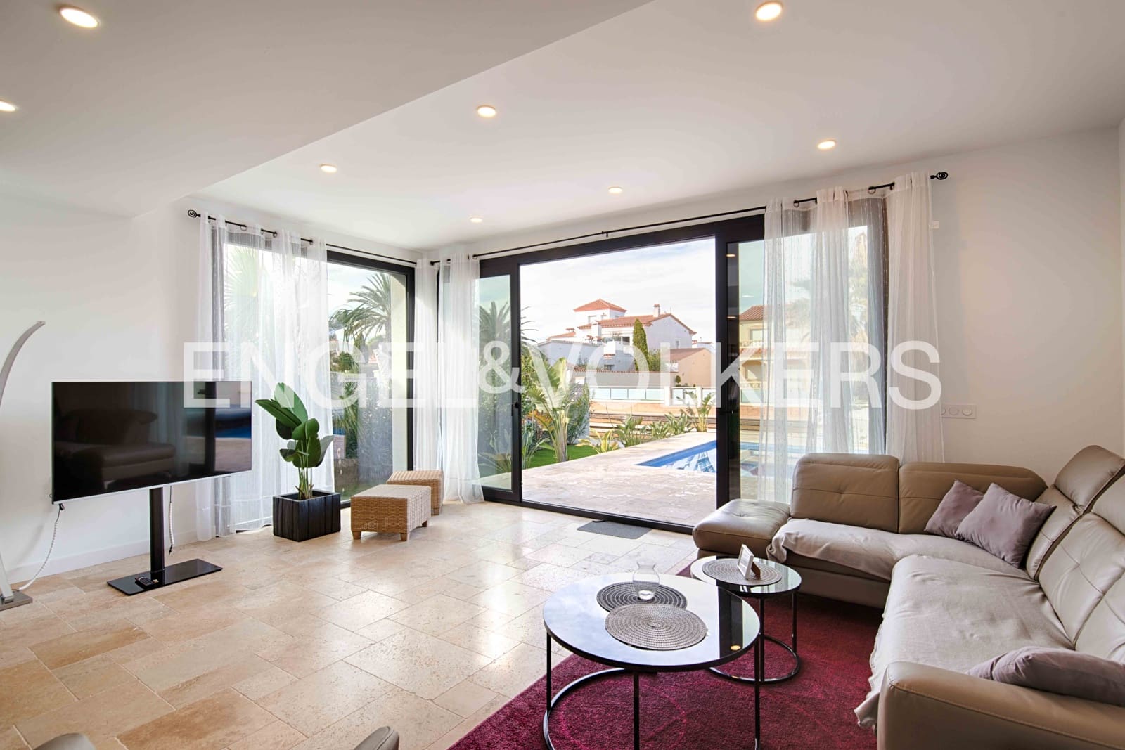 4 makuuhuone Huvila myytävänä paikassa Empuriabrava mukana uima-altaan 
autotalli - 1 300 000 € (Ref: 9005776)