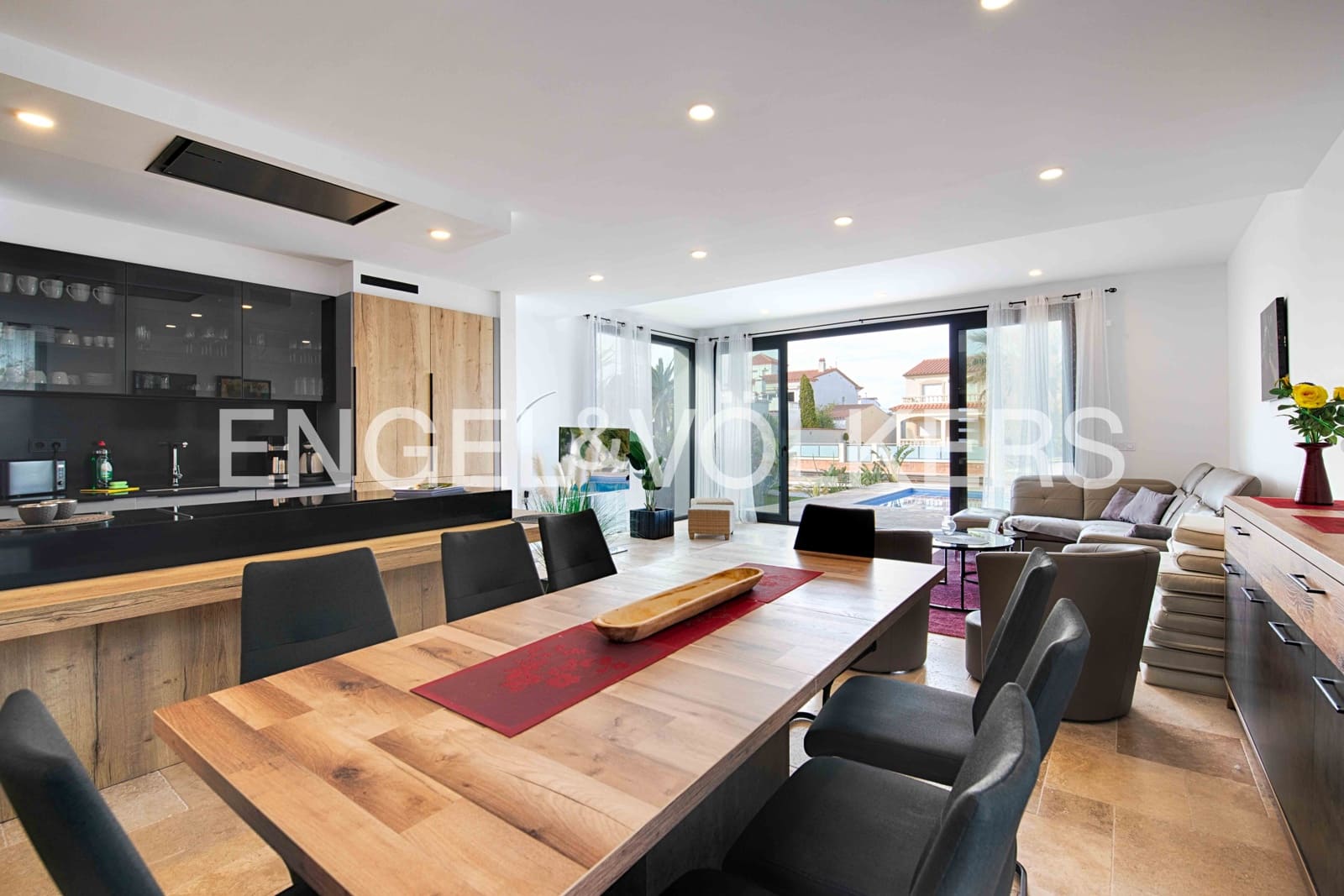 4 makuuhuone Huvila myytävänä paikassa Empuriabrava mukana uima-altaan 
autotalli - 1 300 000 € (Ref: 9005776)