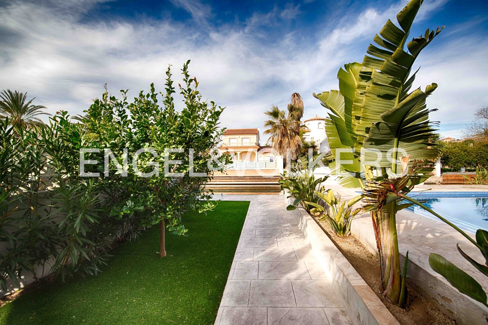 4 makuuhuone Huvila myytävänä paikassa Empuriabrava mukana uima-altaan 
autotalli - 1 300 000 € (Ref: 9005776)