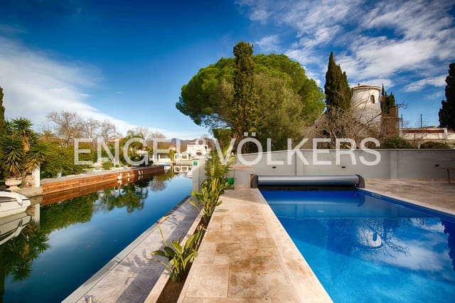 4 makuuhuone Huvila myytävänä paikassa Empuriabrava, Castelló d'Empúries mukana uima-altaan 
autotalli - 1 300 000 € (Ref: 9005776)