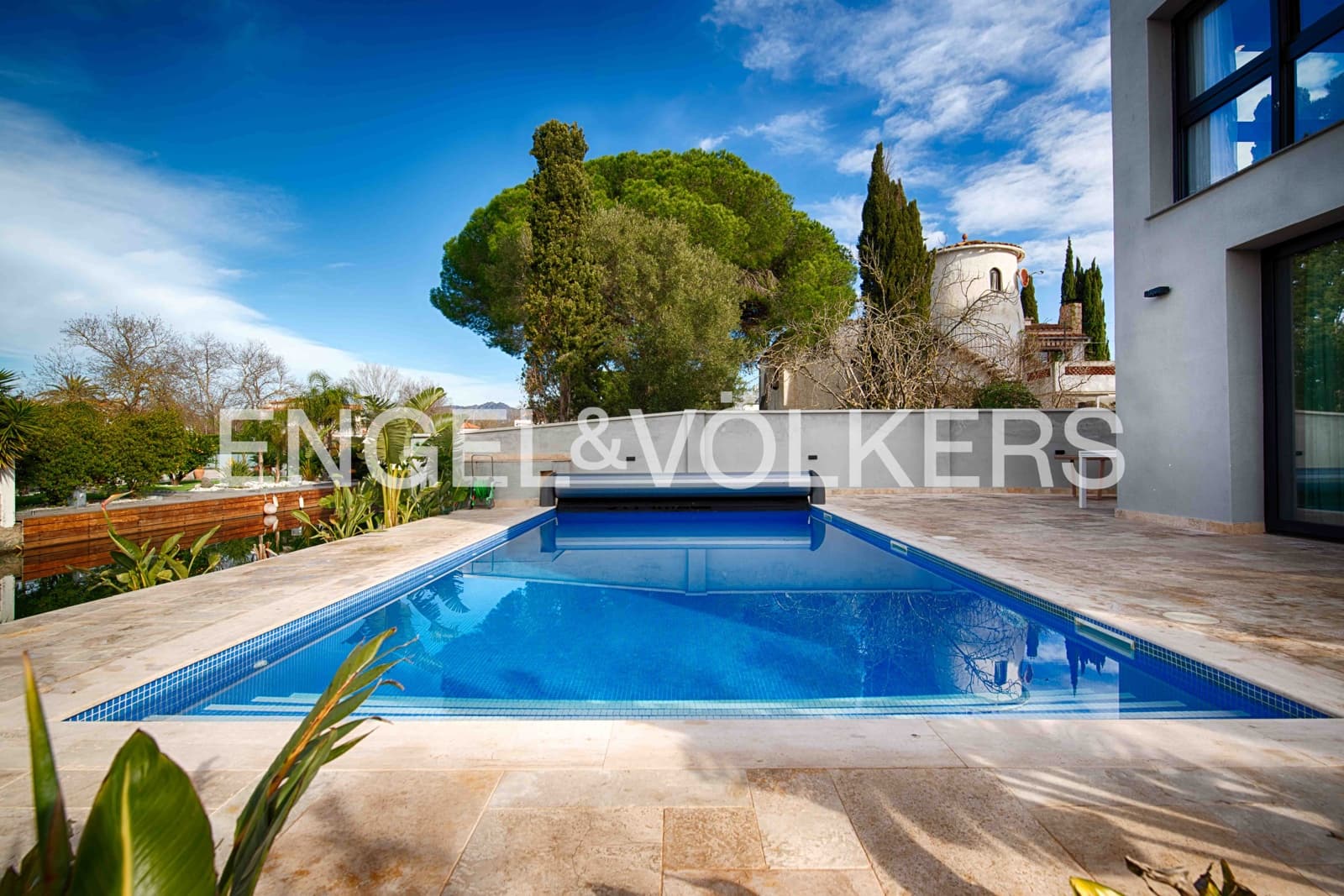 4 makuuhuone Huvila myytävänä paikassa Empuriabrava mukana uima-altaan 
autotalli - 1 300 000 € (Ref: 9005776)