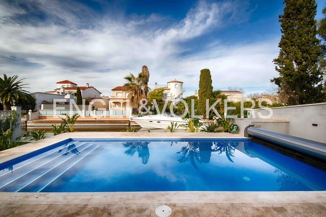 4 makuuhuone Huvila myytävänä paikassa Empuriabrava, Castelló d'Empúries mukana uima-altaan 
autotalli - 1 300 000 € (Ref: 9005776)