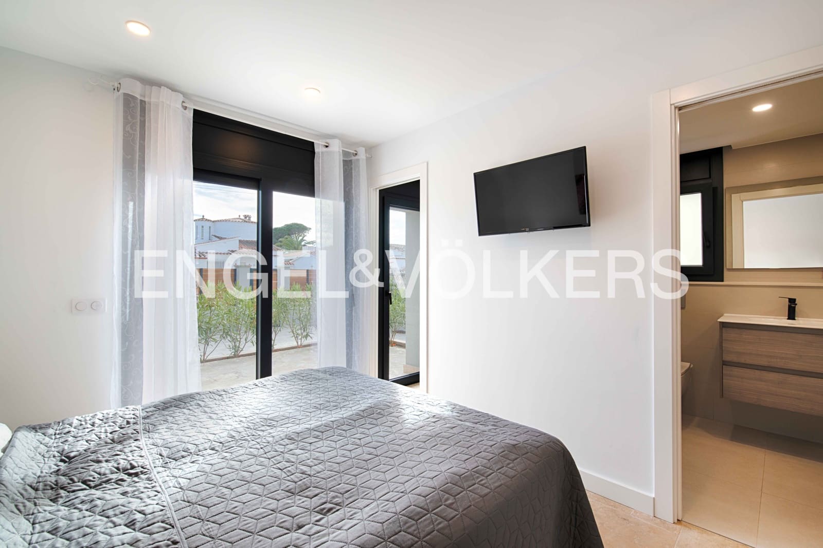 4 makuuhuone Huvila myytävänä paikassa Empuriabrava mukana uima-altaan 
autotalli - 1 300 000 € (Ref: 9005776)