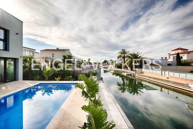 4 makuuhuone Huvila myytävänä paikassa Empuriabrava, Castelló d'Empúries mukana uima-altaan 
autotalli - 1 300 000 € (Ref: 9005776)