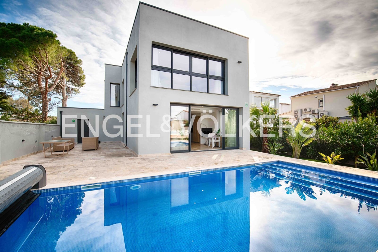 4 makuuhuone Huvila myytävänä paikassa Empuriabrava mukana uima-altaan 
autotalli - 1 300 000 € (Ref: 9005776)