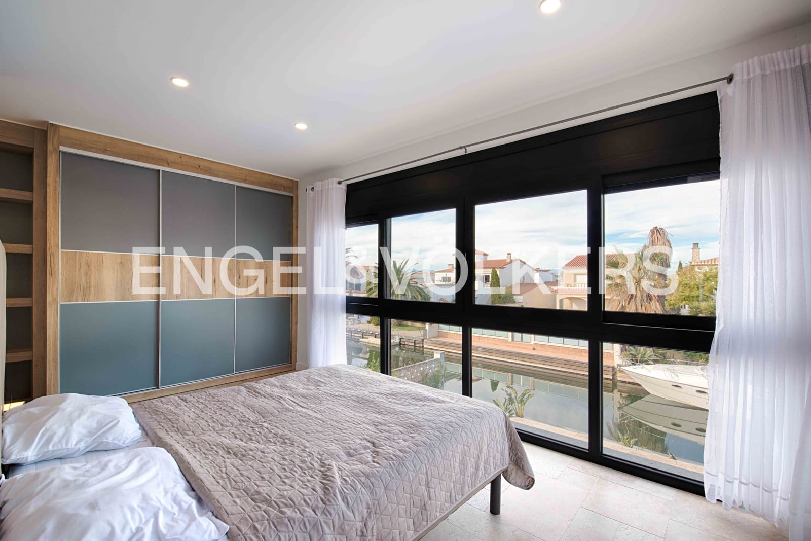 4 makuuhuone Huvila myytävänä paikassa Empuriabrava mukana uima-altaan 
autotalli - 1 300 000 € (Ref: 9005776)