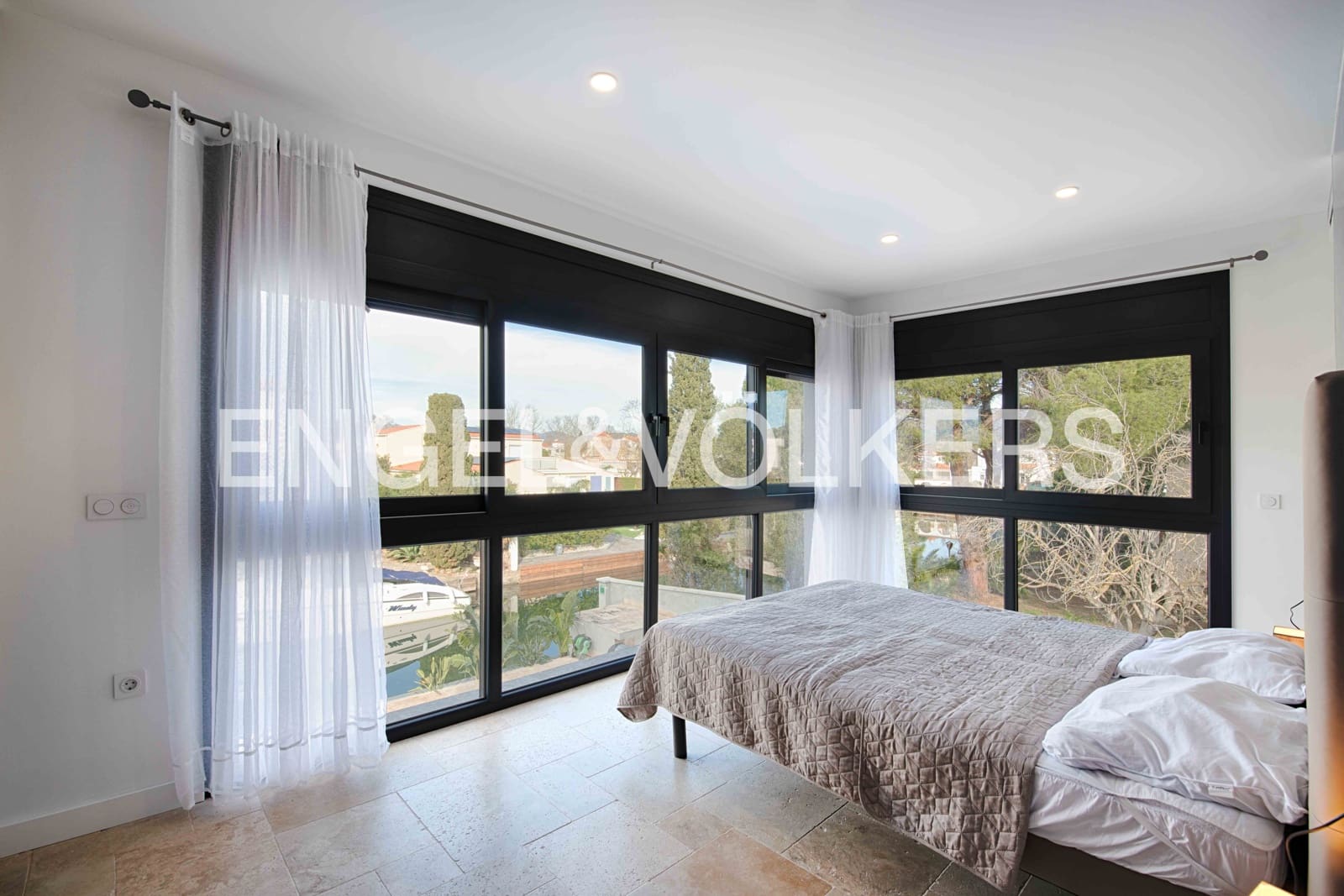 4 makuuhuone Huvila myytävänä paikassa Empuriabrava mukana uima-altaan 
autotalli - 1 300 000 € (Ref: 9005776)