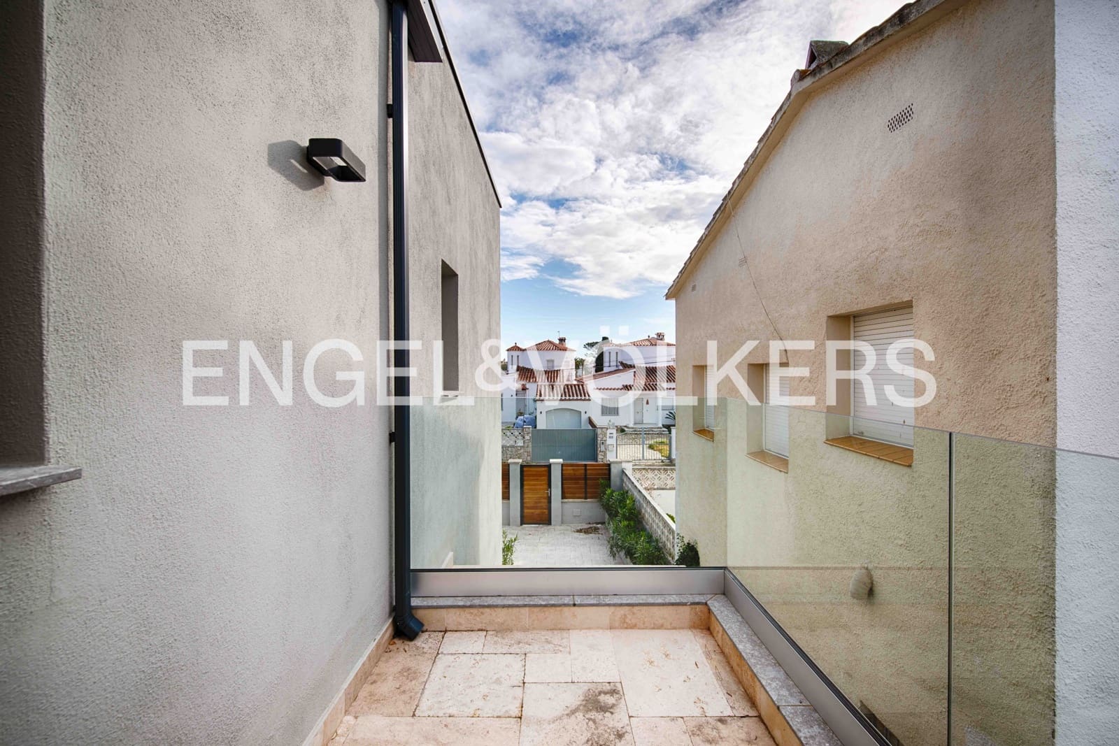 4 makuuhuone Huvila myytävänä paikassa Empuriabrava mukana uima-altaan 
autotalli - 1 300 000 € (Ref: 9005776)