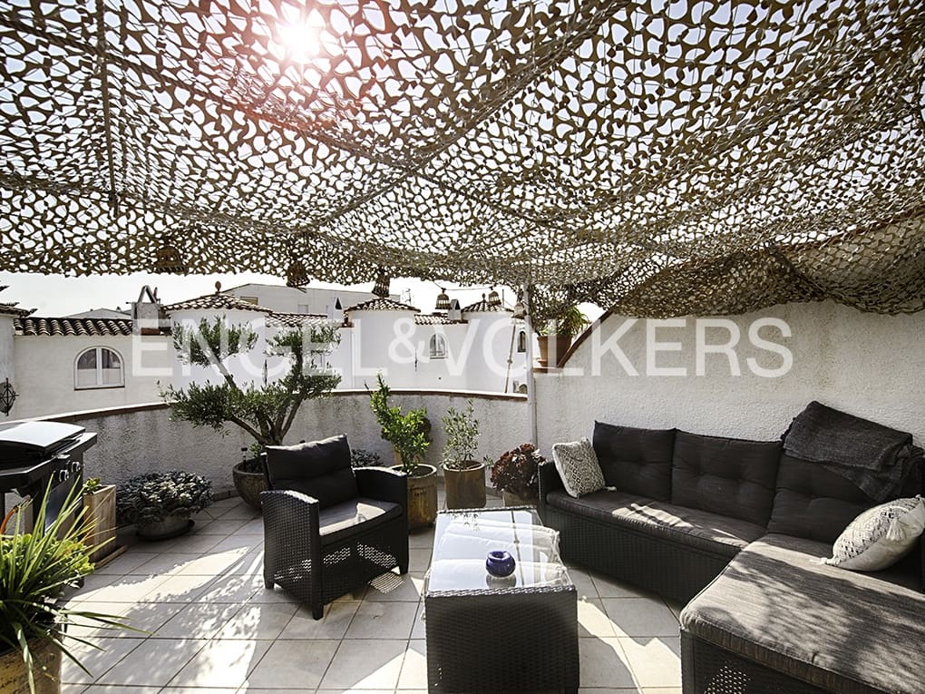 3 soveværelse Rækkehus til salg i Empuriabrava med garage - € 375.000 (Ref: 9005779)