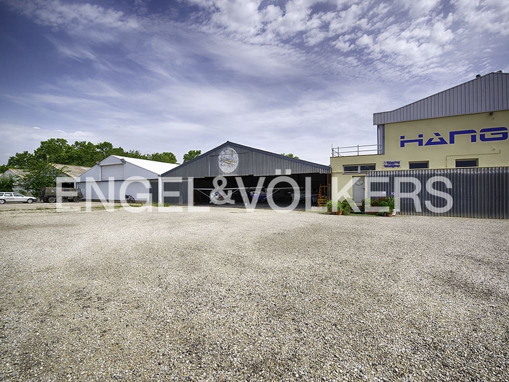 Erhverv til salg i Empuriabrava med garage - € 430.000 (Ref: 9005782)