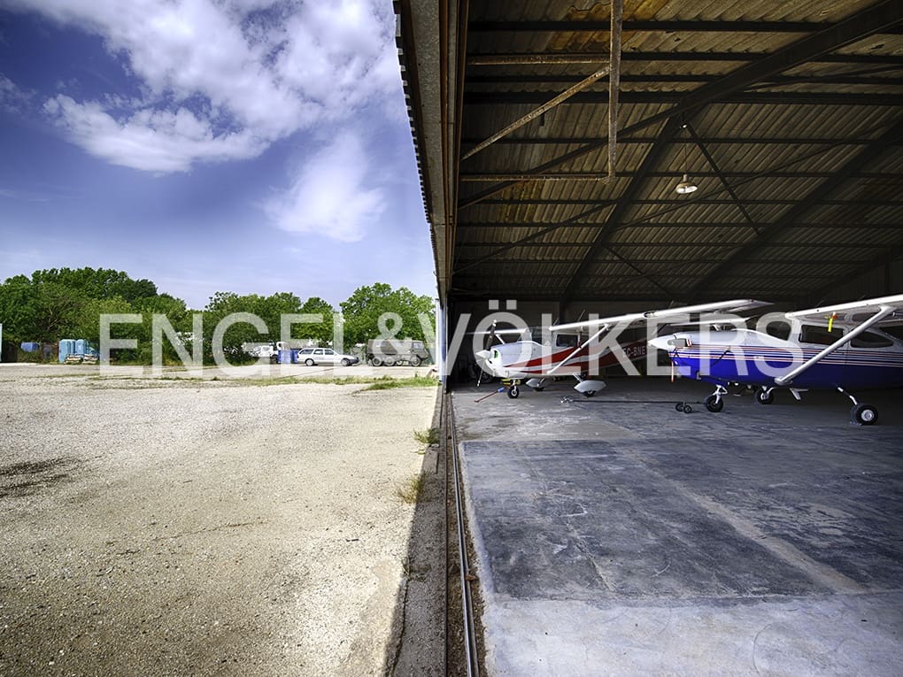 Erhverv til salg i Empuriabrava med garage - € 430.000 (Ref: 9005782)