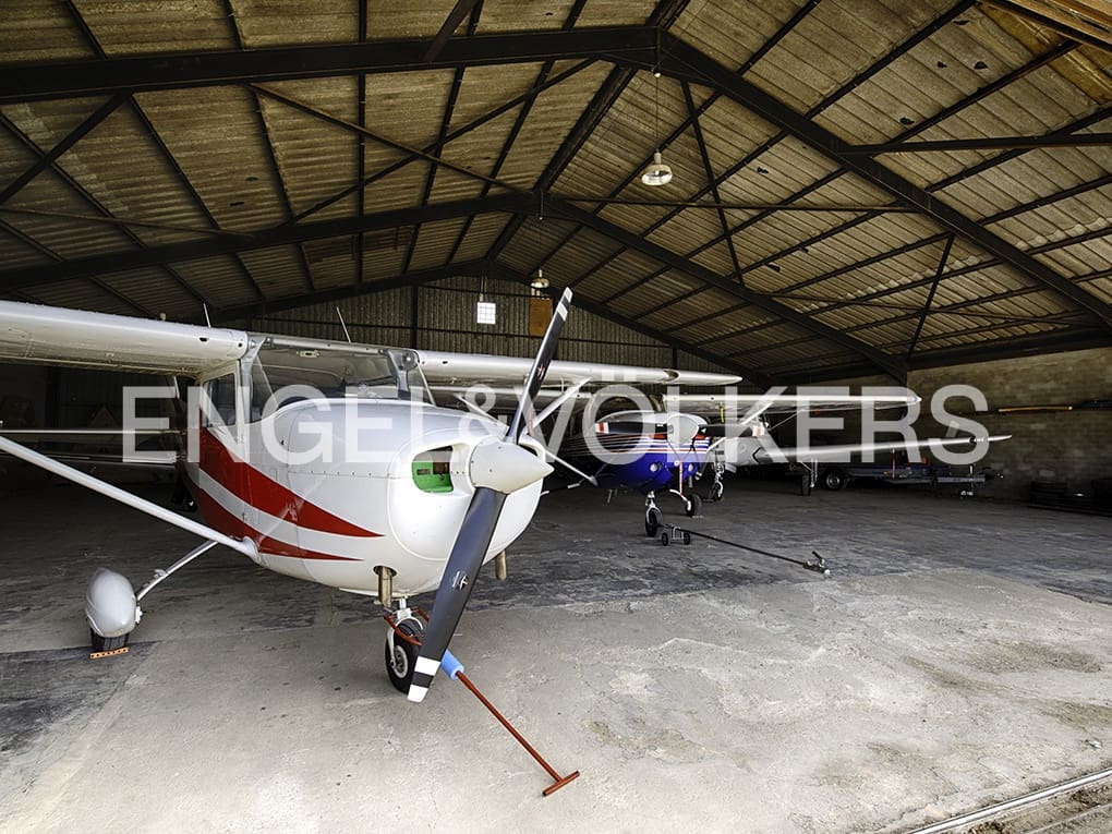 Erhverv til salg i Empuriabrava med garage - € 430.000 (Ref: 9005782)