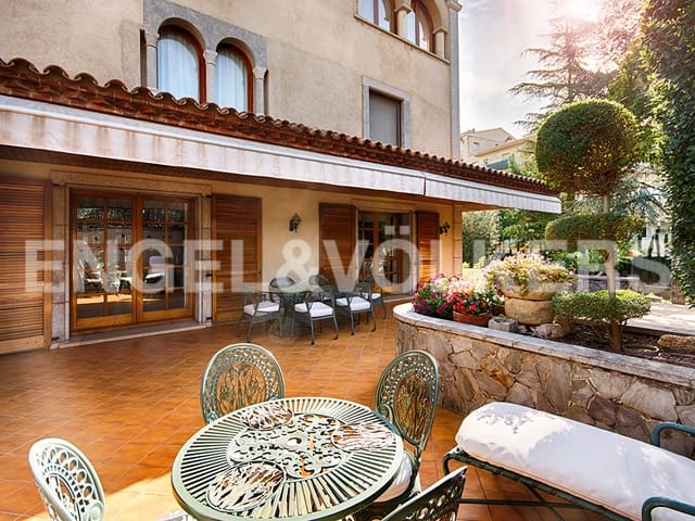 3 soverom Rekkehus til salgs i Figueres med svømmebasseng garasje - € 1 200 000 (Ref: 9005783)