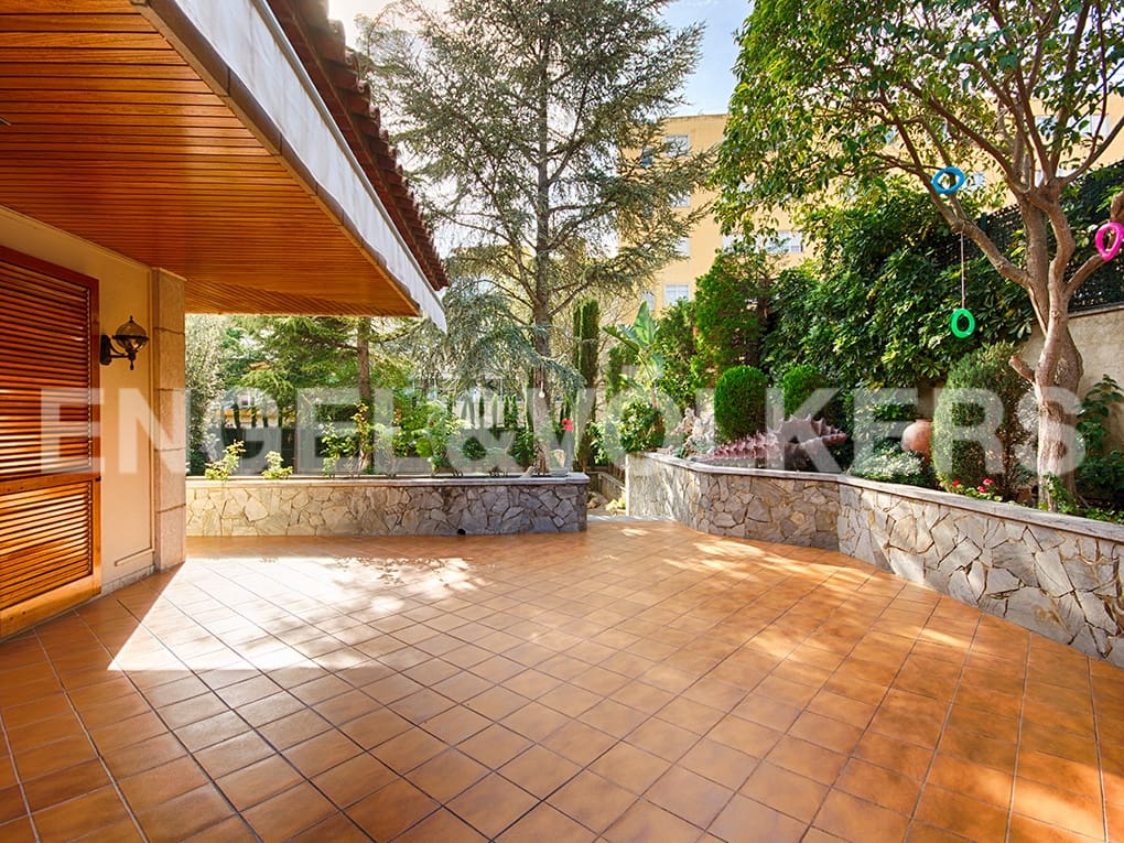 3 soveværelse Rækkehus til salg i Figueres med swimmingpool garage - € 1.200.000 (Ref: 9005783)