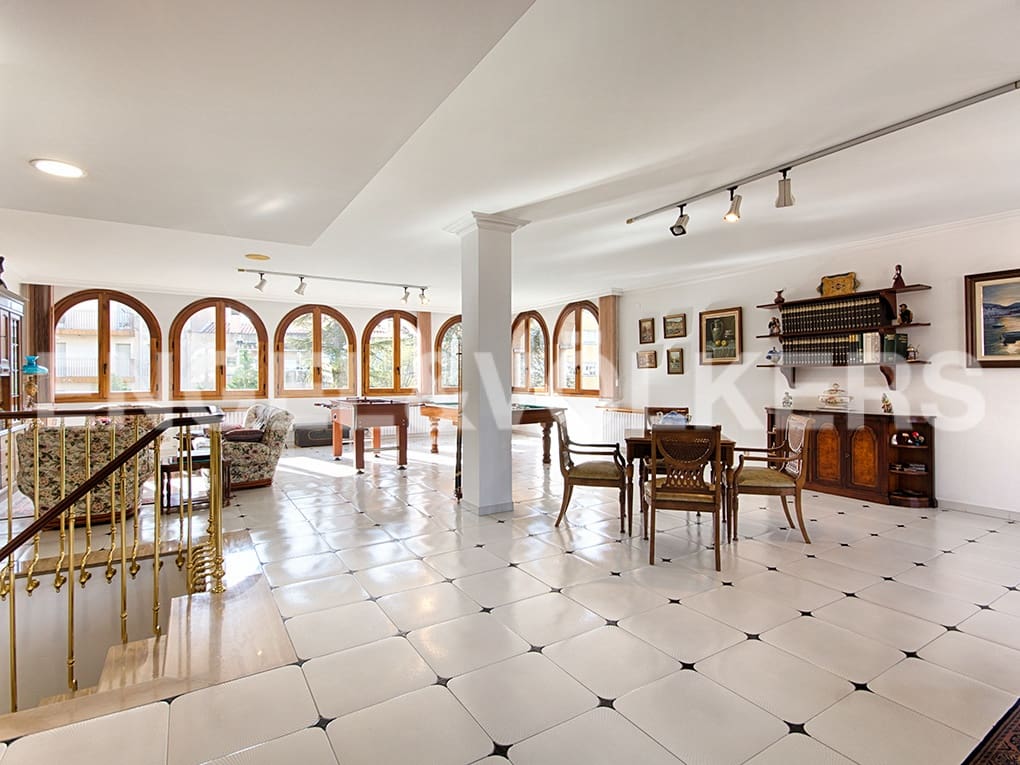 3 soveværelse Rækkehus til salg i Figueres med swimmingpool garage - € 1.200.000 (Ref: 9005783)