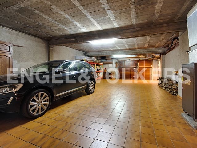 3 slaapkamer Rijtjeshuis te koop in Figueres met zwembad garage - € 1.200.000 (Ref: 9005783)