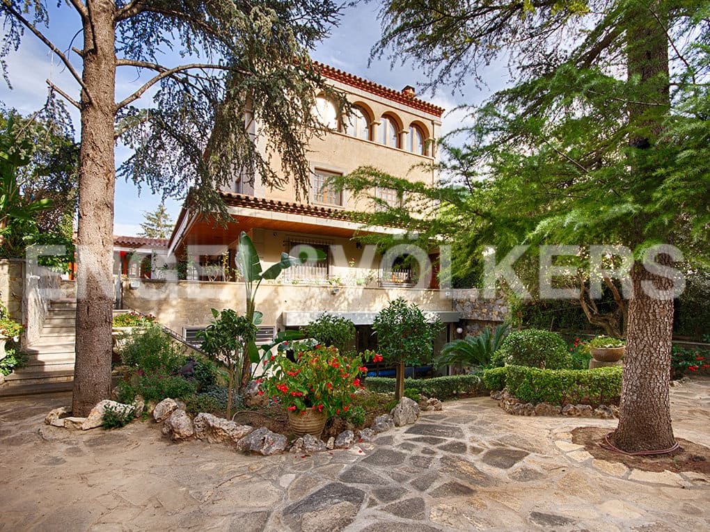 3 sovrum Radhus till salu i Figueres med pool garage - 1 200 000 € (Ref: 9005783)