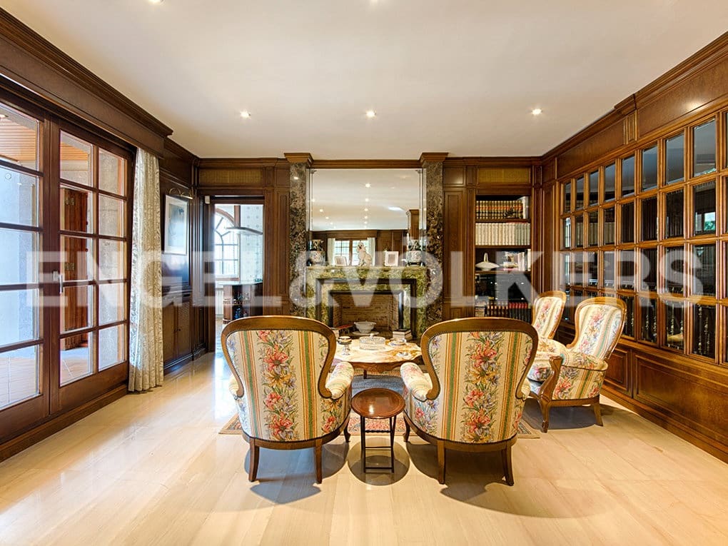3 sovrum Radhus till salu i Figueres med pool garage - 1 200 000 € (Ref: 9005783)