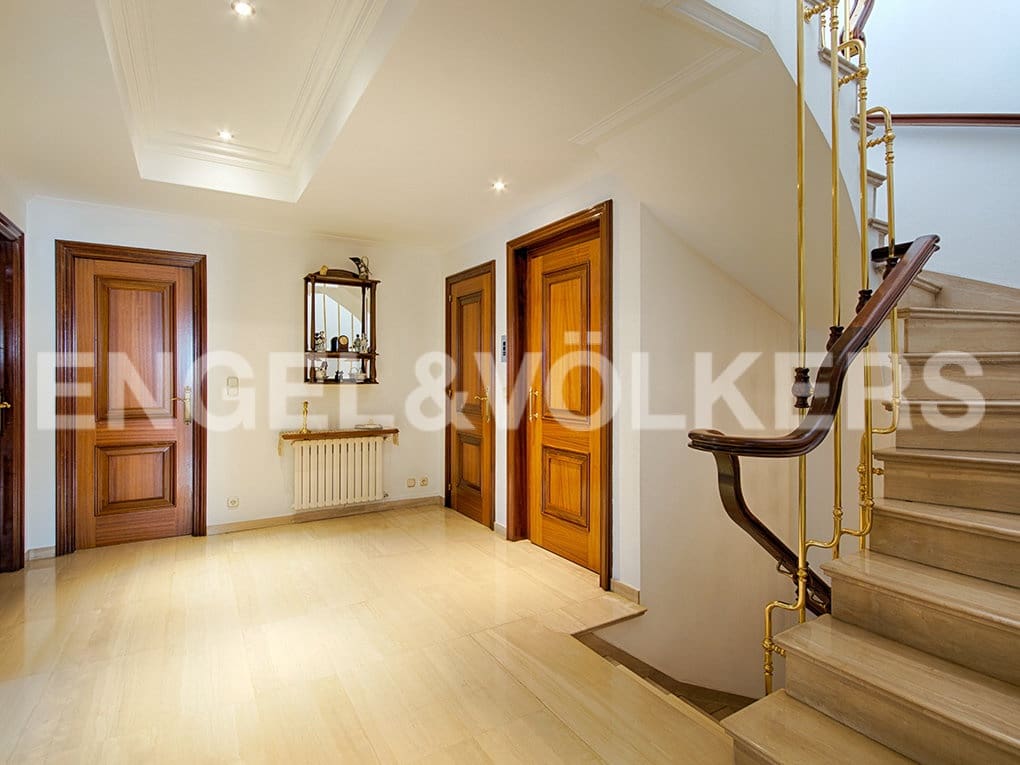 3 sovrum Radhus till salu i Figueres med pool garage - 1 200 000 € (Ref: 9005783)