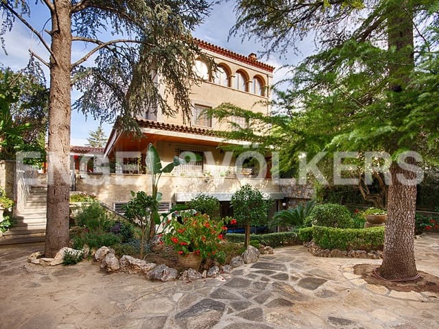3 slaapkamer Rijtjeshuis te koop in Figueres met zwembad garage - € 1.200.000 (Ref: 9005783)