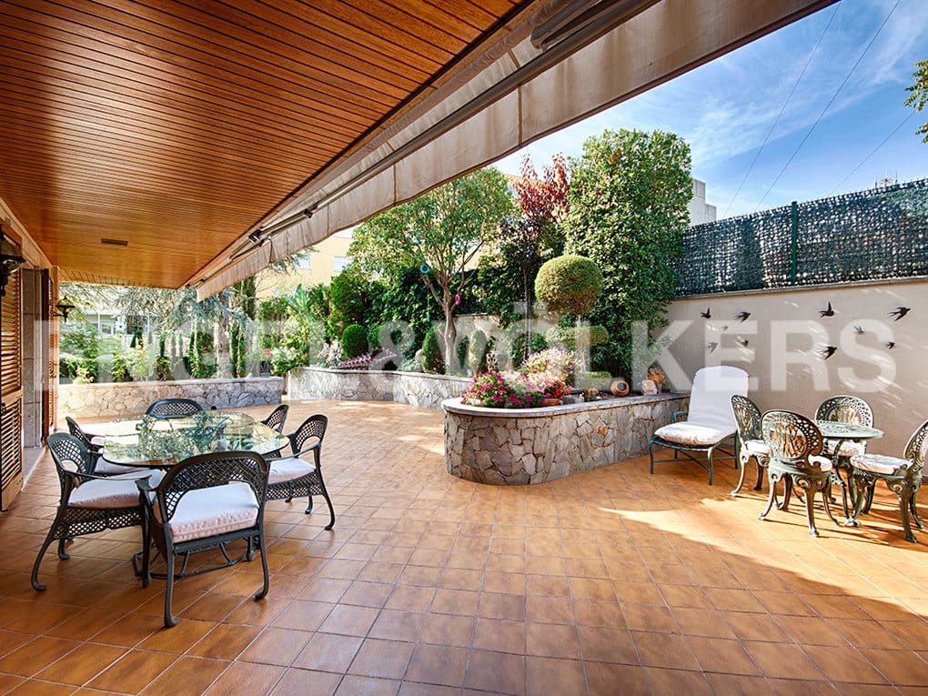 3 sovrum Radhus till salu i Figueres med pool garage - 1 200 000 € (Ref: 9005783)