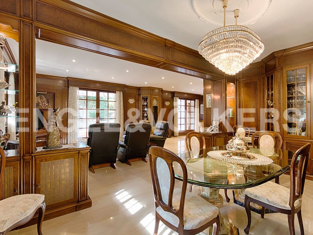 3 sovrum Radhus till salu i Figueres med pool garage - 1 200 000 € (Ref: 9005783)