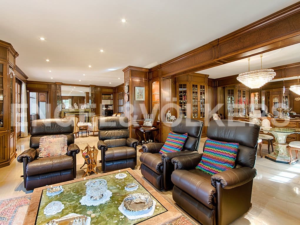 3 sovrum Radhus till salu i Figueres med pool garage - 1 200 000 € (Ref: 9005783)