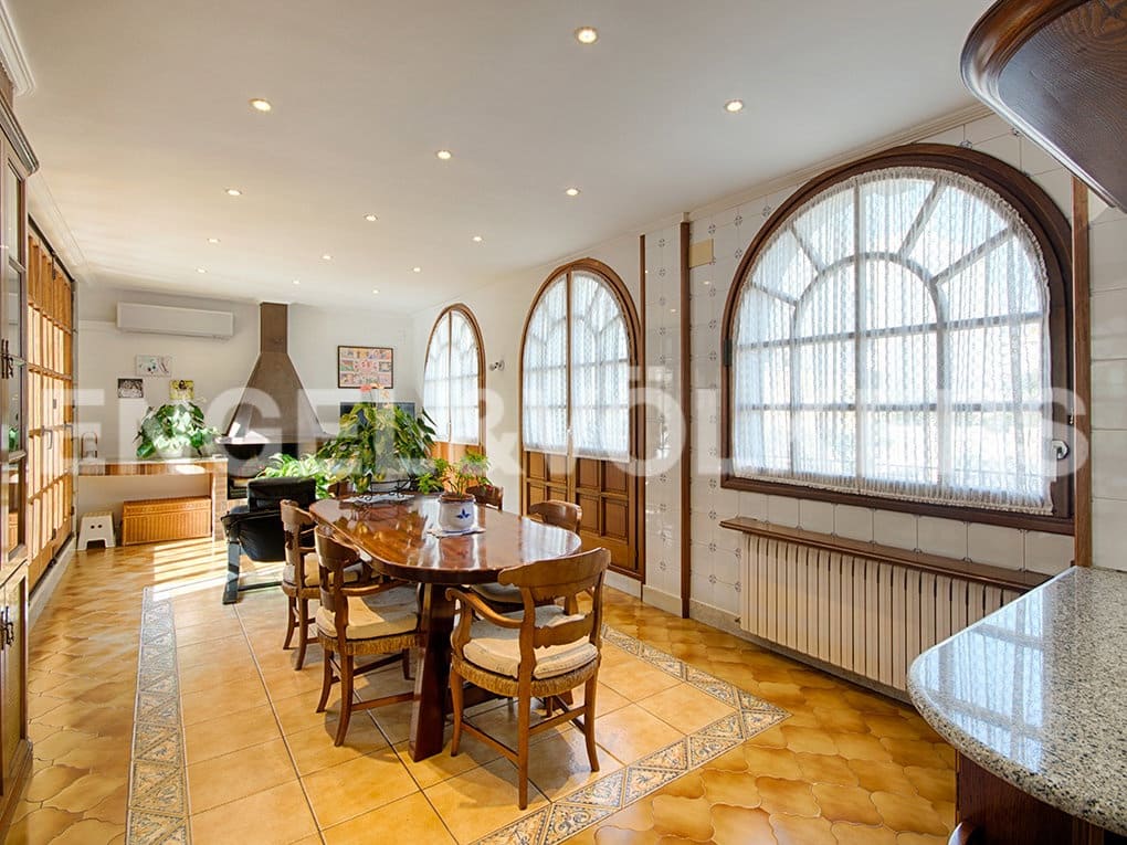 3 sovrum Radhus till salu i Figueres med pool garage - 1 200 000 € (Ref: 9005783)