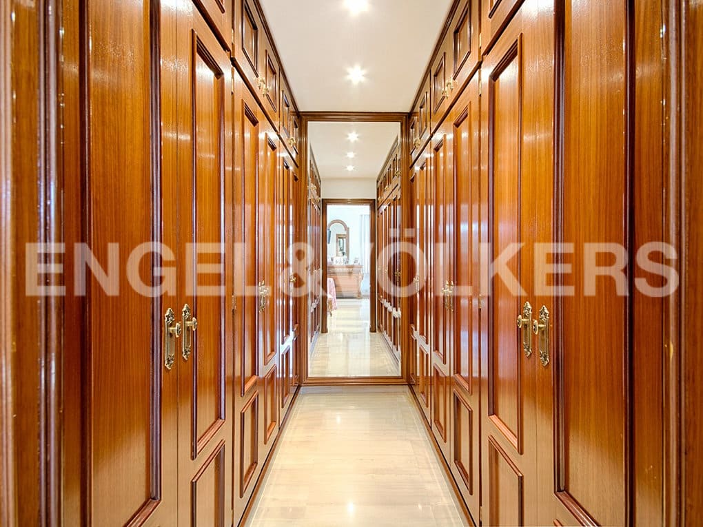 3 sovrum Radhus till salu i Figueres med pool garage - 1 200 000 € (Ref: 9005783)