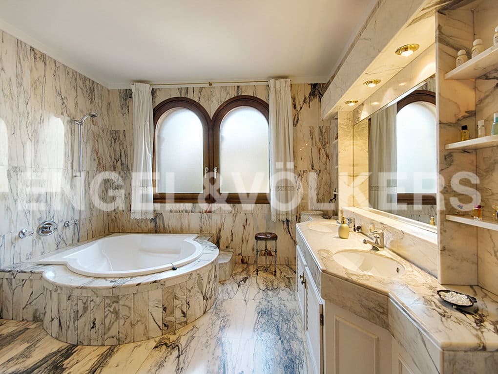 3 sovrum Radhus till salu i Figueres med pool garage - 1 200 000 € (Ref: 9005783)