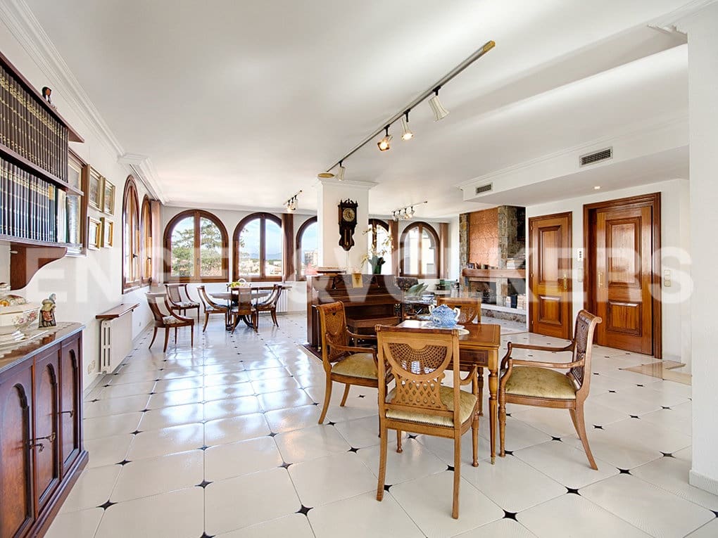 3 sovrum Radhus till salu i Figueres med pool garage - 1 200 000 € (Ref: 9005783)