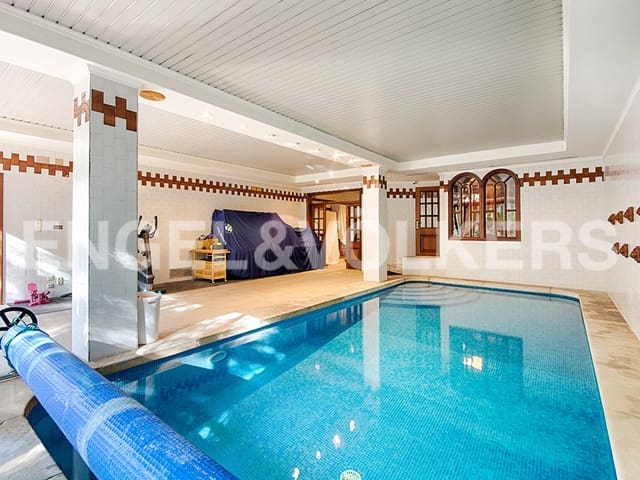 3 slaapkamer Rijtjeshuis te koop in Figueres met zwembad garage - € 1.200.000 (Ref: 9005783)