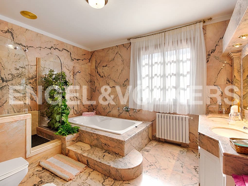 3 sovrum Radhus till salu i Figueres med pool garage - 1 200 000 € (Ref: 9005783)