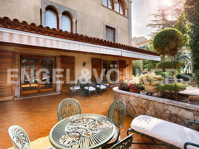 3 slaapkamer Rijtjeshuis te koop in Figueres met zwembad garage - € 1.200.000 (Ref: 9005783)