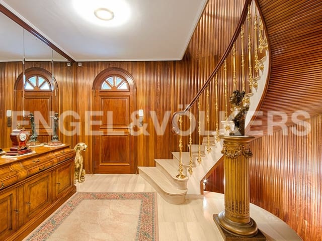 3 slaapkamer Rijtjeshuis te koop in Figueres met zwembad garage - € 1.200.000 (Ref: 9005783)
