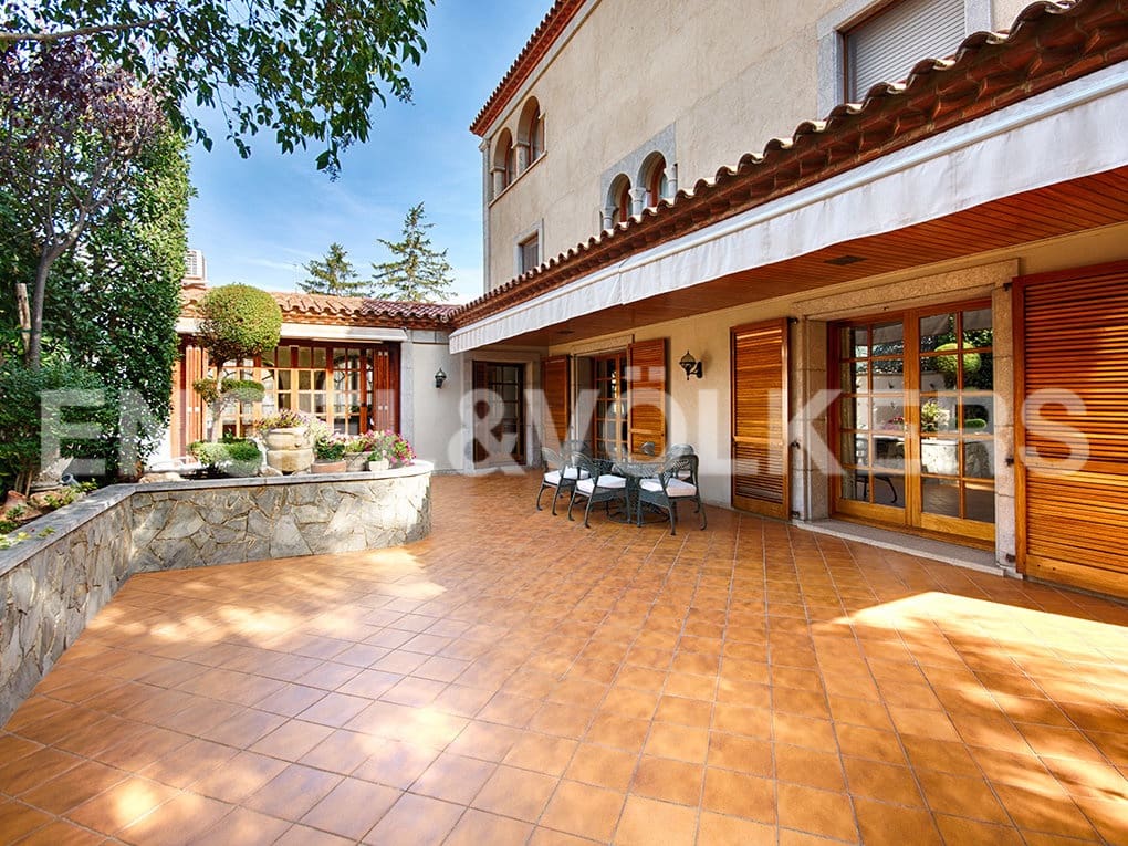 3 sovrum Radhus till salu i Figueres med pool garage - 1 200 000 € (Ref: 9005783)
