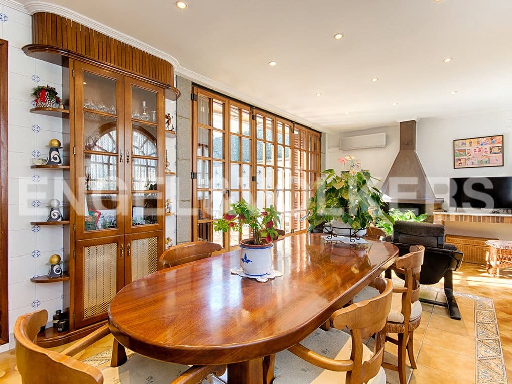 3 sovrum Radhus till salu i Figueres med pool garage - 1 200 000 € (Ref: 9005783)