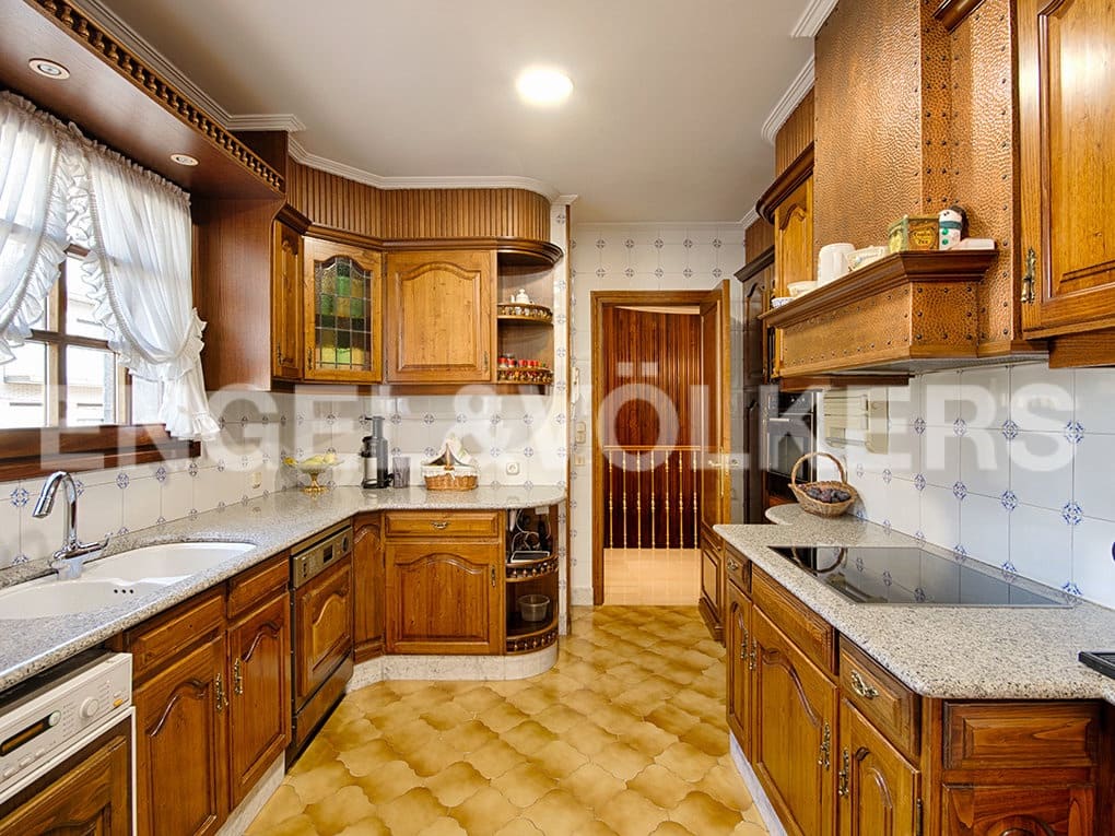 3 sovrum Radhus till salu i Figueres med pool garage - 1 200 000 € (Ref: 9005783)