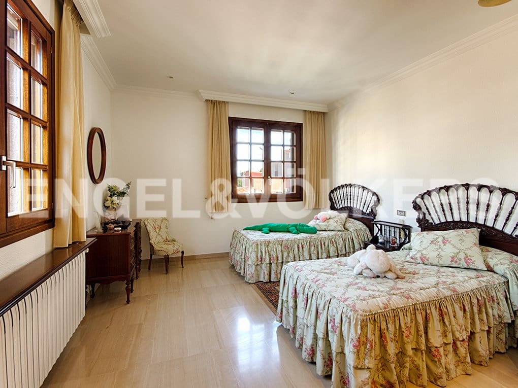 3 sovrum Radhus till salu i Figueres med pool garage - 1 200 000 € (Ref: 9005783)