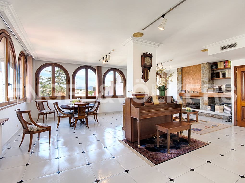 3 sovrum Radhus till salu i Figueres med pool garage - 1 200 000 € (Ref: 9005783)
